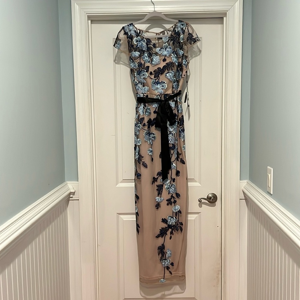 Size 12 and size 14 available!! Adrianna Papell dress
